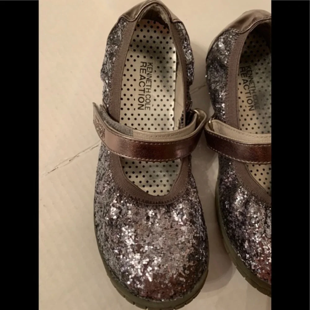 Kenneth Cole Reaction Silver Glitter Shoe